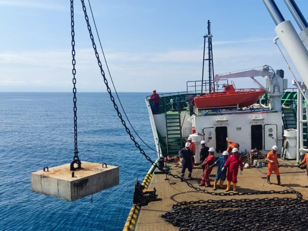 BUOY MAINTENANCE DSLNG